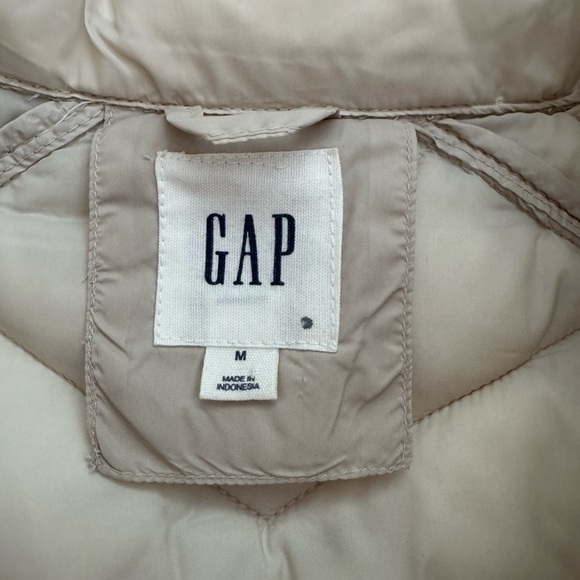 GAP Women's Off-White Quilted Vest - Picture 3 of 4